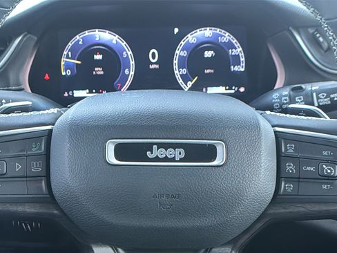 Used 2023 Jeep Grand Cherokee Limited w/ Luxury Tech Group II RWD image 31