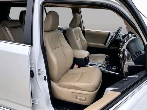 Used 2024 Toyota 4Runner Limited AWD/4WD image 9