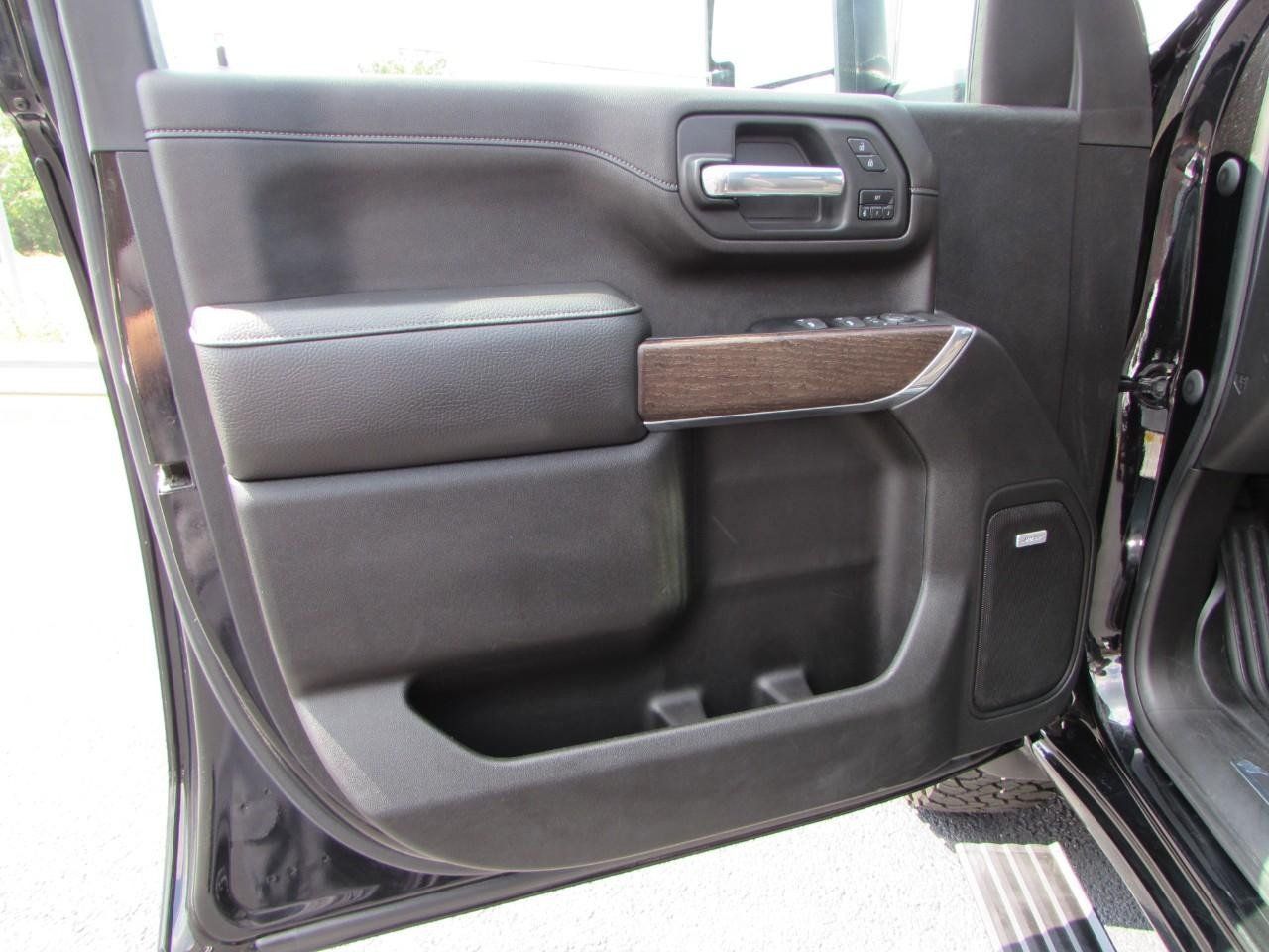 Used 2023 GMC Sierra 3500 Denali w/ Denali Black Diamond Edition AWD/4WD image 12
