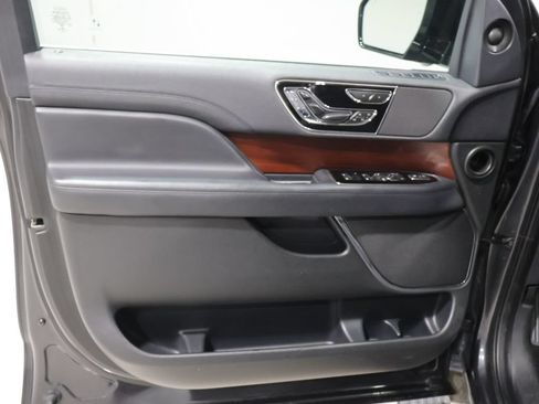 Used 2022 Lincoln Navigator Reserve AWD/4WD image 13