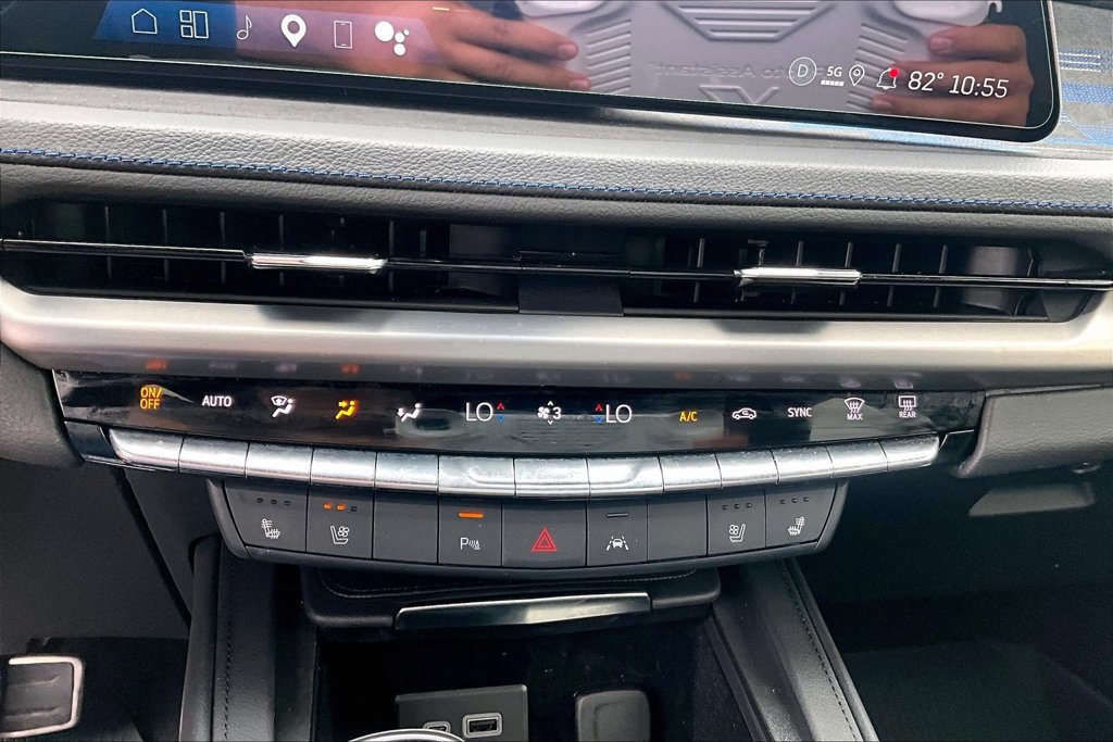 Used 2025 Cadillac XT4 Sport FWD image 24