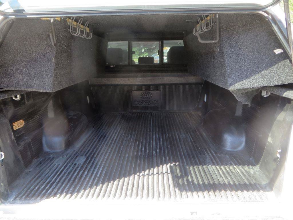 Used 2018 Toyota Tundra SR5 AWD/4WD image 9