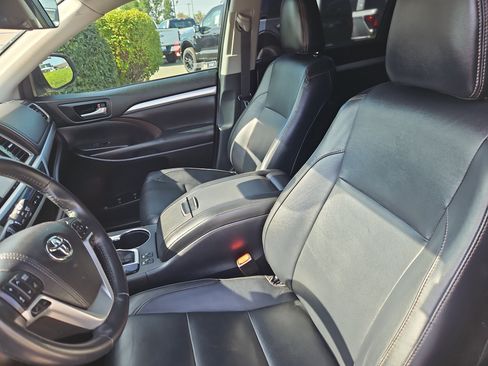 Used 2018 Toyota Highlander XLE AWD/4WD image 9