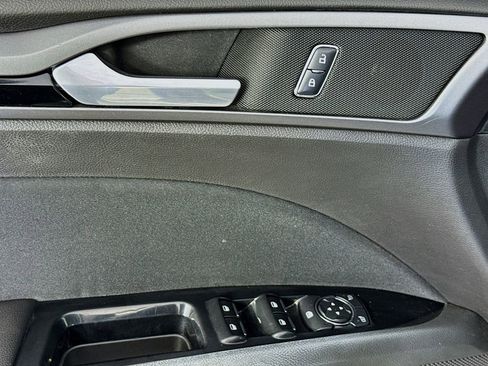 Used 2016 Ford Fusion SE image 18