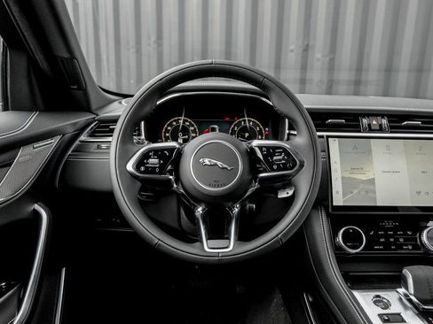 New 2026 Jaguar F-PACE R-Dynamic S image 17