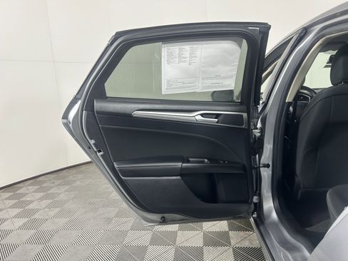 Used 2020 Ford Fusion SE image 33