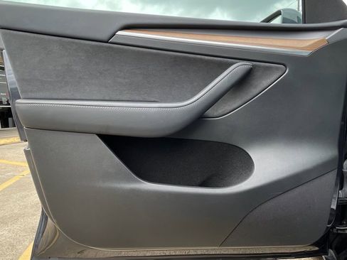 Used 2024 Tesla Model Y Long Range RWD image 36