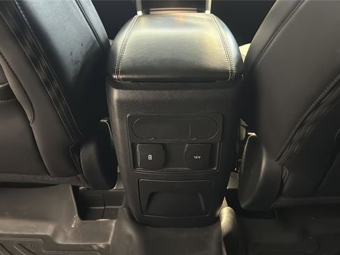 Used 2022 Ford Explorer XLT w/ Equipment Group 202A AWD/4WD image 27