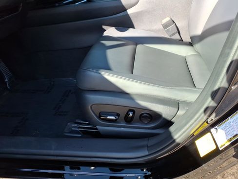 Used 2024 Lexus UX 250h AWD image 17