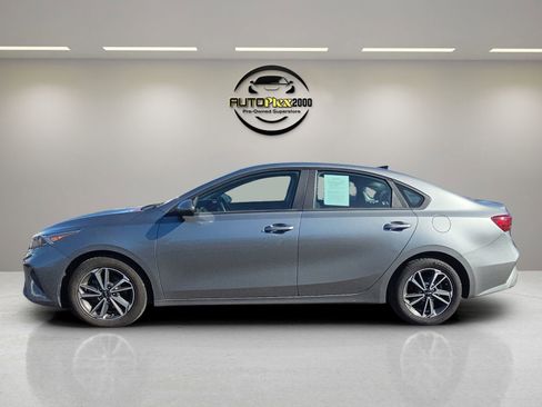 Used 2022 Kia Forte LXS image 4