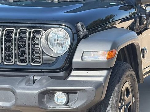Used 2025 Jeep Wrangler Unlimited Sport AWD/4WD image 4