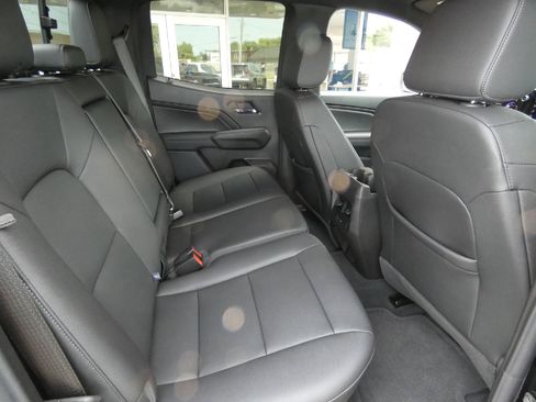 Used 2025 Chevrolet Colorado LT w/ LT Convenience Package AWD/4WD image 16