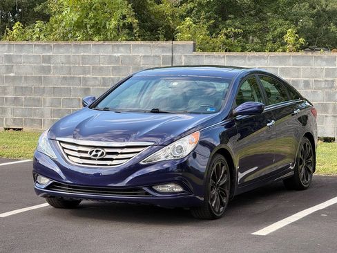 Used 2011 Hyundai Sonata SE w/ Navigation & Sunroof Pkg 4 FWD image 4