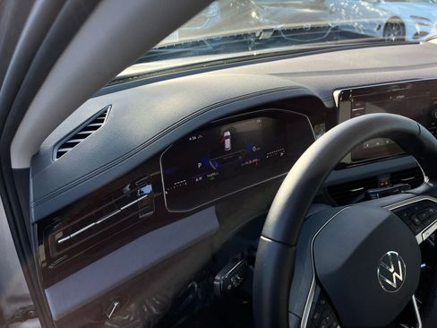 Used 2025 Volkswagen Jetta SE image 34