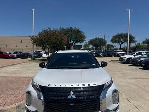 Used 2023 Mitsubishi Outlander SEL AWD/4WD image 3