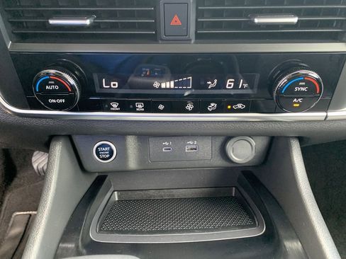 Used 2023 Nissan Rogue SV image 15