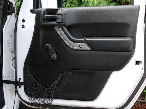 Used 2015 Jeep Wrangler Unlimited Sport w/ Connectivity Group image 11