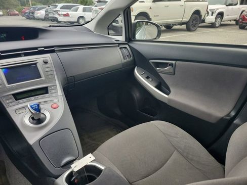 Used 2014 Toyota Prius Three image 3