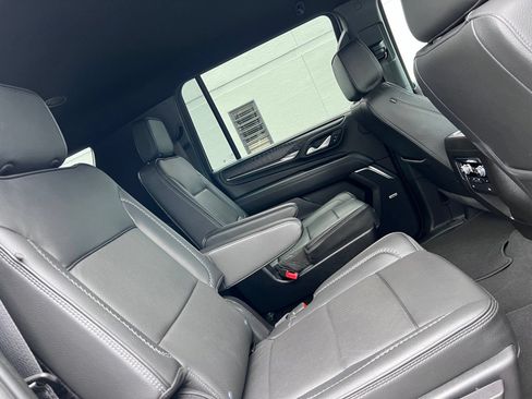 Used 2024 GMC Yukon XL Denali AWD/4WD image 59
