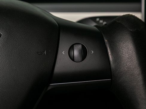 Used 2021 Tesla Model Y Performance image 38