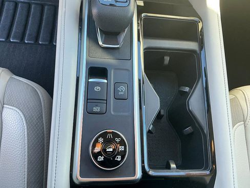 Certified 2023 Nissan Pathfinder SL w/ SL Premium Package image 17