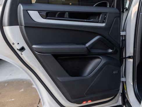New 2026 Porsche Cayenne image 30