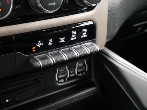 Used 2019 RAM 1500 Laramie AWD/4WD image 23