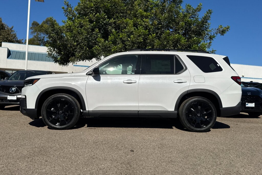 New 2026 Honda Pilot Black Edition image 7