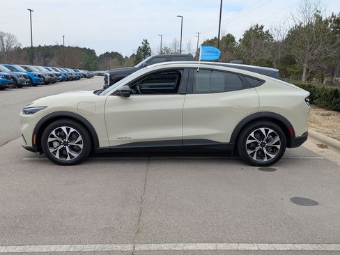 Certified 2025 Ford Mustang Mach-E Select w/ Comfort Package Lite image 7