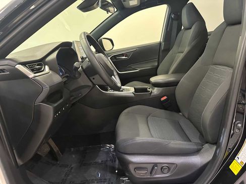 Certified 2024 Toyota RAV4 SE w/ Convenience Package image 23