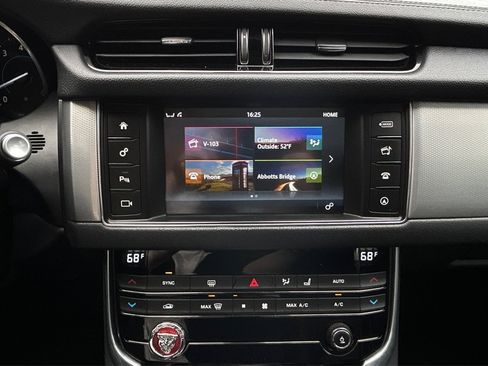 Used 2016 Jaguar XF Prestige image 20