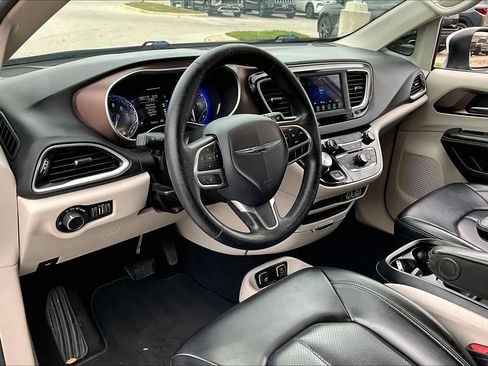 Used 2021 Chrysler Voyager Lxi image 17