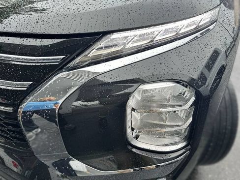 Used 2025 Mitsubishi Outlander ES FWD image 9