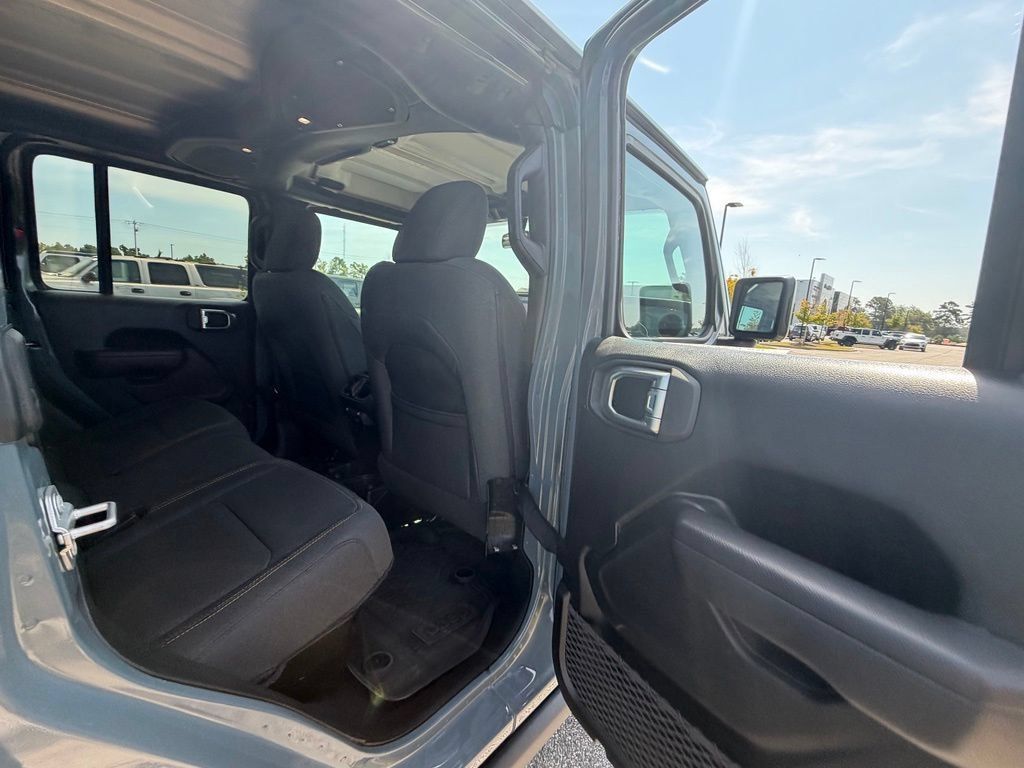 Certified 2024 Jeep Gladiator Sport AWD/4WD image 43