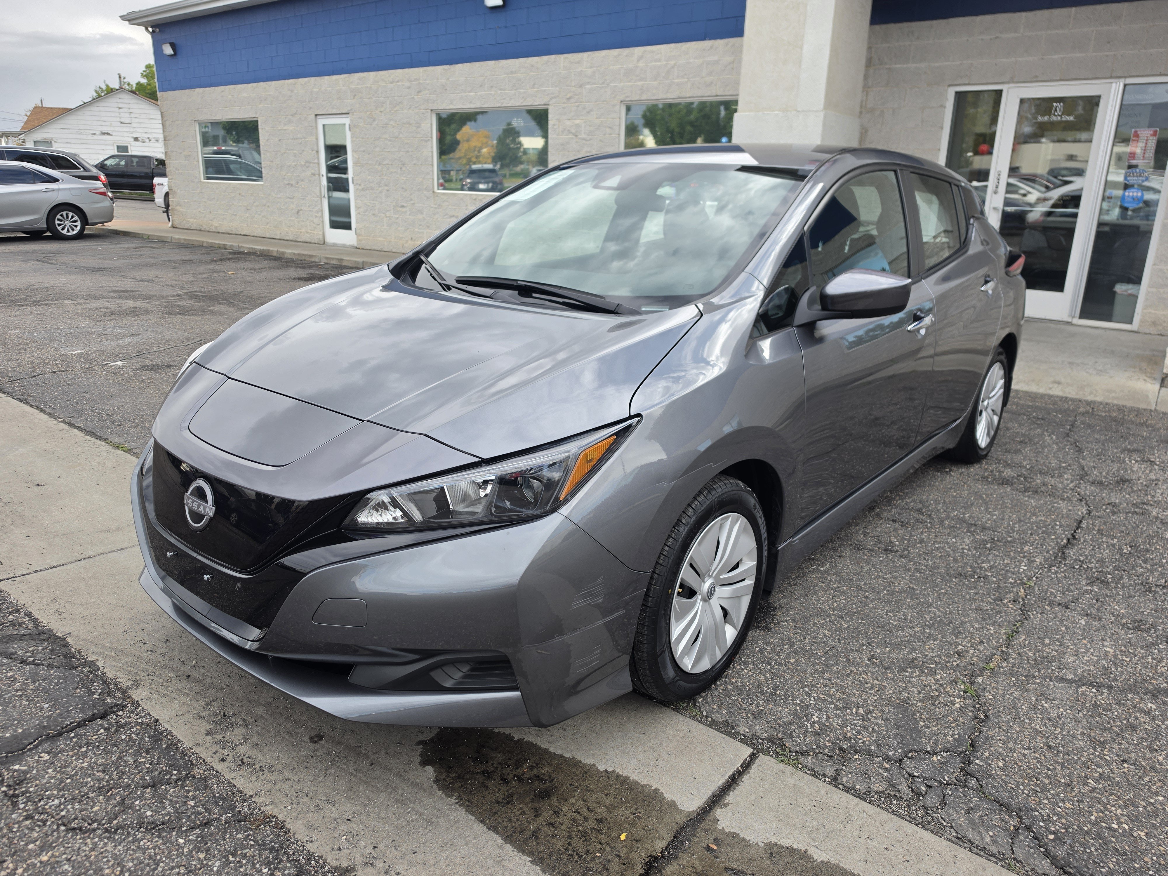 Used 2025 Nissan Leaf S FWD image 3