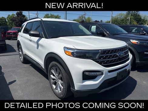 Used 2023 Ford Explorer XLT w/ Equipment Group 202A AWD/4WD image 2