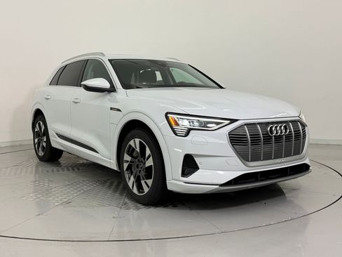 Used 2022 Audi e-tron Premium image 7