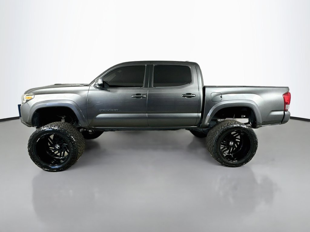 Used 2016 Toyota Tacoma TRD Sport w/ Towing Package RWD image 4