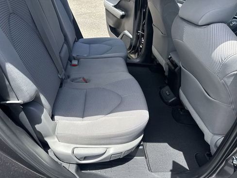 Used 2022 Toyota Highlander L FWD image 11