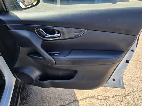 Used 2018 Nissan Rogue SV AWD/4WD image 32