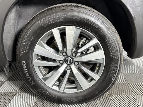 Used 2025 Nissan Pathfinder SL FWD image 35