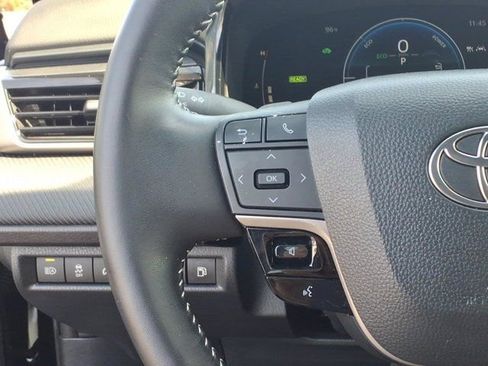 Used 2025 Toyota Camry SE FWD image 19