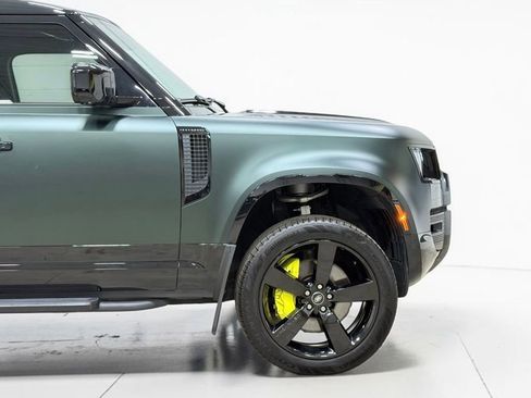 Used 2025 Land Rover Defender 110 X-Dynamic SE AWD/4WD image 18