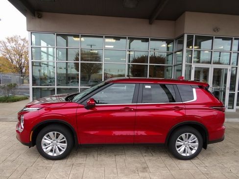 New 2025 Mitsubishi Outlander ES image 4