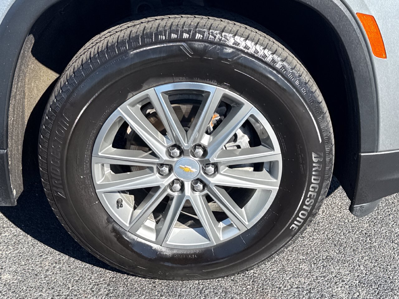 Used 2023 Chevrolet Traverse LT w/ LPO, Floor Liner Package AWD/4WD image 9