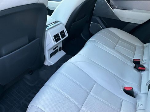 Used 2022 Land Rover Range Rover Velar R-Dynamic S image 12