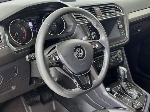 Used 2021 Volkswagen Tiguan SE AWD/4WD image 18