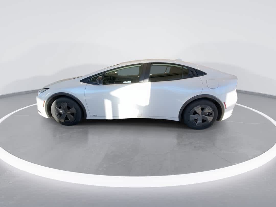 Used 2024 Toyota Prius LE AWD/4WD image 5