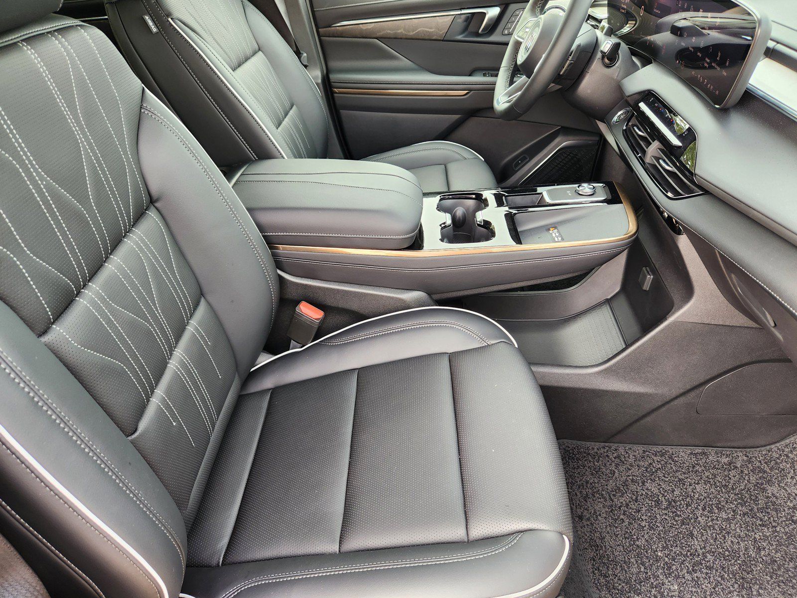 New 2026 Buick Enclave Avenir w/ Super Cruise Package FWD image 10