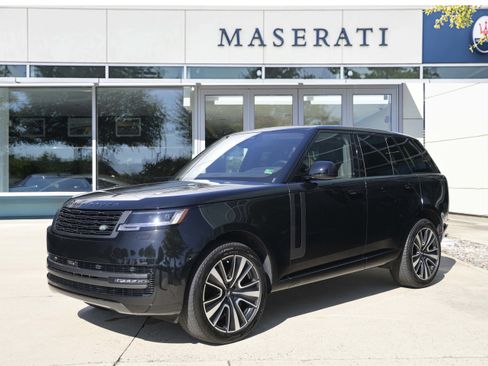 Used 2024 Land Rover Range Rover SE image 1